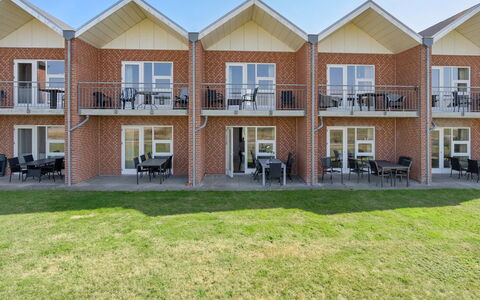 Kulben: Blå, Busk, Sommerhus, Bunddække, Have, Estate, Skygge, Landscaping, Stuehus, Eco Hotel
