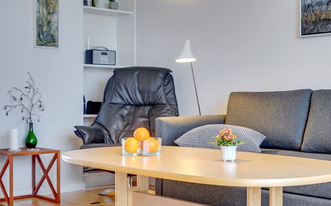 Kulben: Blå, Busk, Sommerhus, Bunddække, Have, Estate, Skygge, Landscaping, Stuehus, Eco Hotel