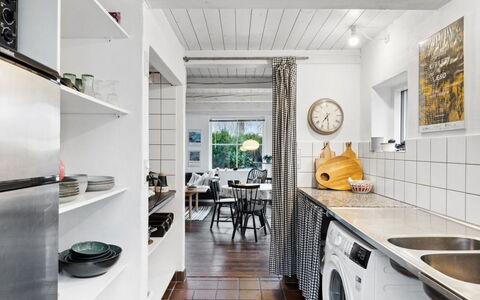 Frodde - 5Km from the Sea: Indretning, Køkken, Møbel, Større Bandage, Gulvbelægning, Køkken Apparat, Countertop, Husholdningsapparat, Loft, Etage