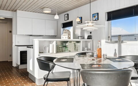 Leny - 900M from the Sea: Møbel, Indretning, Lysarmatur, Køkken, Gulvbelægning, Loft, Træ, Countertop, Etage, Stol