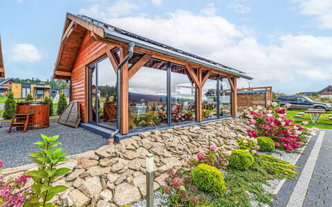 Osada Orlica: Have, Landscaping, Skygge, Blomsterkrukke, Gård, Indkørsel, Walkway, Udendørs Struktur, Eco Hotel
