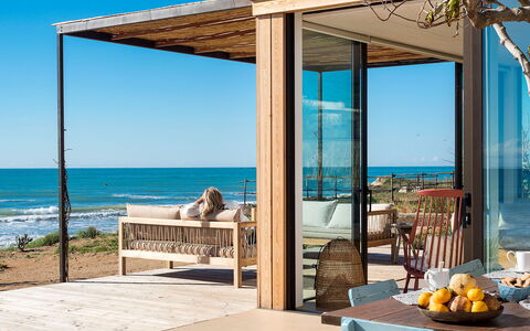 Casa Ninfa - Ispica, Sicilia: Vand, Himmel, Bygning, Ejendom, Bord, Azure, Træ, Skygge, Udendørs Møbler, Stol