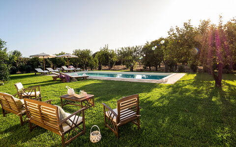 Casa Colore - Siracusa, Sicilia: Himmel, Plante, Vand, Udendørs Bench, Træ, Svømmepøl, Udendørs Møbler, Naturlige Landskab, Skygge, Fritid