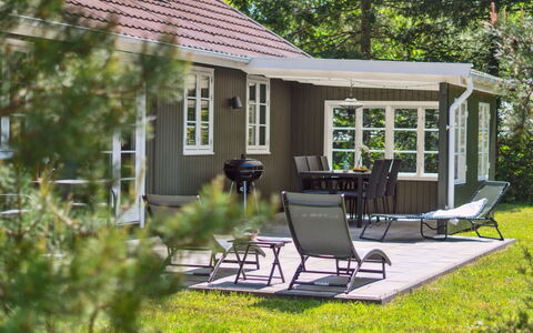 Smilla - 300M from the Sea: Træ, Tag, Arkitektur, Hjem, Hus, Sommerhus, Sidespor, Hårdttræ, Hældning, Estate