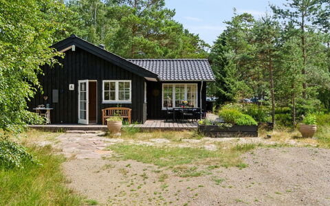 Reinke - 450M from the Sea: Hjem, Tag, Hus, Sommerhus, Estate, Dør, Veranda, Sidespor, Stuehus, Skygge