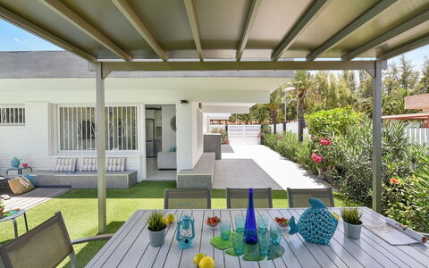 Bungalow San Agustin Et1: Plante, Himmel, Ejendom, Vand, Træ, Azure, Bygning, Arkitektur, Arecales, Boligområde