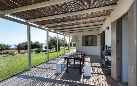 Isolina Rossa - Scicli, Sicilia: Ejendom, Plante, Bygning, Skygge, Træ, Indretning, Vindue, Gulvbelægning, Veranda, Etage