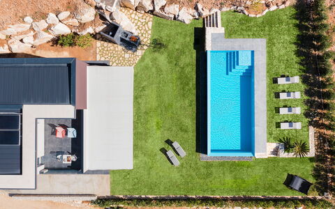 Villa Cinema - Castellammare Del Golfo, Sicilia: Bygning, Plante, Grøn, Azure, Træ, Land Lot, Rektangel, Urban Design, Græs, Hus