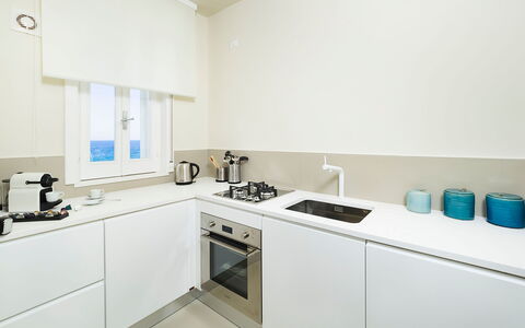 Mariposa - Fontane Bianche, Sicilia: Tap, Køkkenvask, Cabinetry, Håndvask, Countertop, Sanitærarmatur, Møbel, Køkken, Komfur, Køkken Apparat