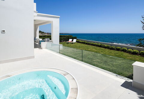 Mariposa - Fontane Bianche, Sicilia: Vand, Himmel, Ejendom, Bygning, Azure, Plante, Svømmepøl, Skygge, Fritid, Aqua