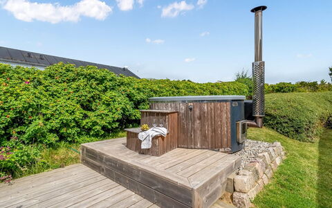 Majken - 225M from the Sea: Dæk, Have, Hårdttræ, Bejdse, Backyard, Gård, Landscaping, Udendørs Struktur, Udendørs Møbler, Planke
