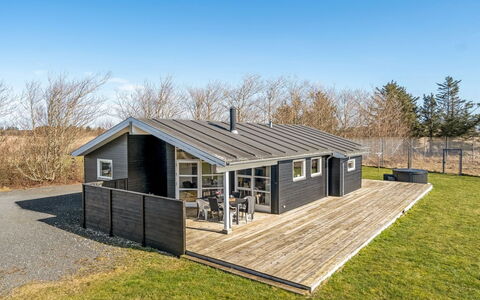 Rudy - 800M from the Sea: Loft, Gulvbelægning, Indretning, Etage, Kompositmateriale, Møbel, Udvej, Hotel, Design, Dagslys