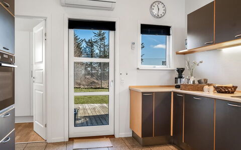 Rudy - 800M from the Sea: Køkken, Køkken Apparat, Countertop, Større Bandage, Indretning, Gulvbelægning, Træ, Cabinetry, Møbel, Etage