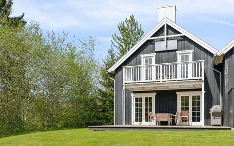 Tian: Tag, Sommerhus, Hjem, Skygge, Sidespor, Stuehus, Veranda, Udendørs Struktur, Garden Bygninger