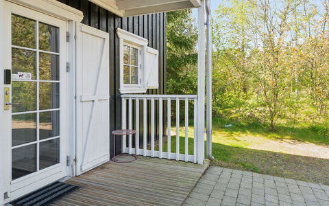Tian: Tag, Sommerhus, Hjem, Skygge, Sidespor, Stuehus, Veranda, Udendørs Struktur, Garden Bygninger