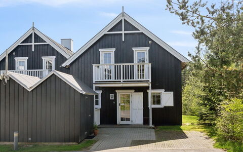 Tian: Tag, Sommerhus, Hjem, Skygge, Sidespor, Stuehus, Veranda, Udendørs Struktur, Garden Bygninger
