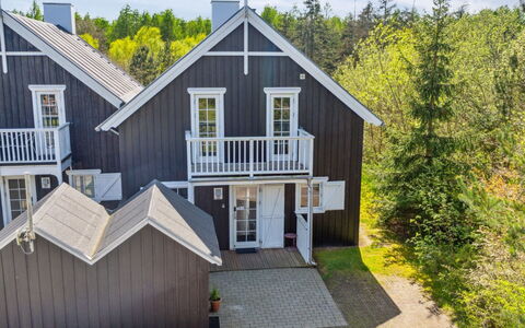 Tian: Tag, Sommerhus, Hjem, Skygge, Sidespor, Stuehus, Veranda, Udendørs Struktur, Garden Bygninger