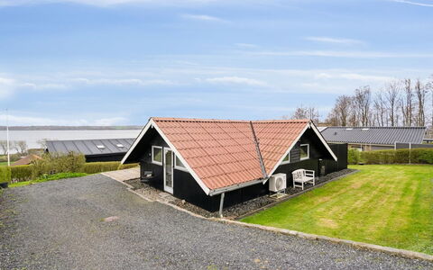Anu - 400M from the Sea: Hus, Tag, Hjem, Sommerhus, Estate, Stuehus, Villa, Veranda, Sidespor