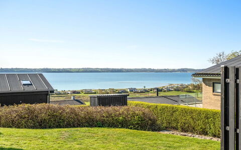 Anu - 400M from the Sea: Hus, Tag, Hjem, Sommerhus, Estate, Stuehus, Villa, Veranda, Sidespor