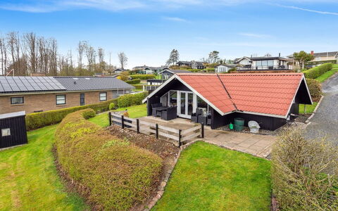 Anu - 400M from the Sea: Træ, Tag, Arkitektur, Hjem, Hus, Sommerhus, Sidespor, Hårdttræ, Hældning, Estate