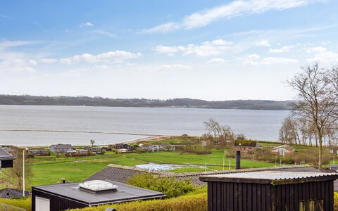 Anu - 400M from the Sea: Træ, Tag, Arkitektur, Hjem, Hus, Sommerhus, Sidespor, Hårdttræ, Hældning, Estate