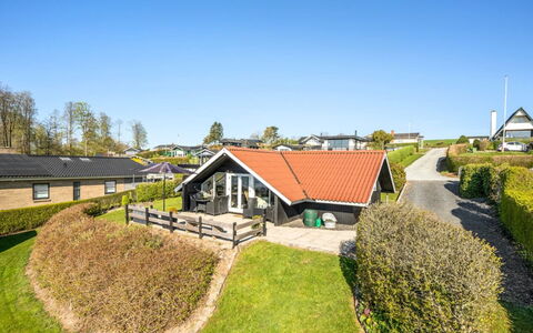 Anu - 400M from the Sea: Træ, Tag, Arkitektur, Hjem, Hus, Sommerhus, Sidespor, Hårdttræ, Hældning, Estate