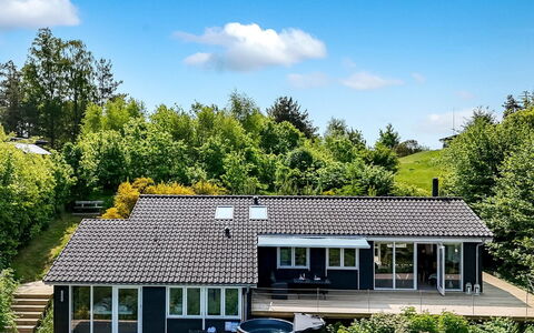 Ufej - 2.5Km from the Sea: Hus, Hjem, Dør, Tag, Sommerhus, Estate, Have, Skygge, Sidespor, Gård