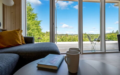 Ufej - 2.5Km from the Sea: Hus, Hjem, Dør, Tag, Sommerhus, Estate, Have, Skygge, Sidespor, Gård