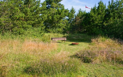Gisa - 400M from the Sea: Blå, Busk, Sommerhus, Bunddække, Have, Estate, Skygge, Landscaping, Stuehus, Eco Hotel