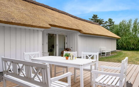 Verner - 900M from the Sea: Loft, Gulvbelægning, Indretning, Etage, Kompositmateriale, Møbel, Udvej, Hotel, Design, Dagslys
