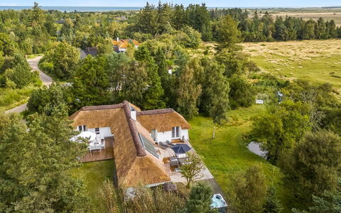 Verner - 900M from the Sea: Loft, Gulvbelægning, Indretning, Etage, Kompositmateriale, Møbel, Udvej, Hotel, Design, Dagslys
