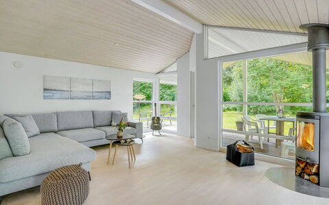 Thorsmod - 2.6Km from the Sea: Gulvbelægning, Etage, Loft, Indretning, Countertop, Køkken, Cabinetry, Værelse, Større Bandage, Lysarmatur