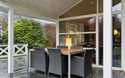 Ananda - 900M from the Sea: Blå, Busk, Sommerhus, Bunddække, Have, Estate, Skygge, Landscaping, Stuehus, Eco Hotel