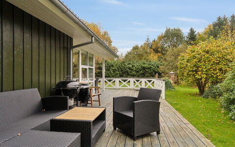 Ananda - 900M from the Sea: Blå, Busk, Sommerhus, Bunddække, Have, Estate, Skygge, Landscaping, Stuehus, Eco Hotel
