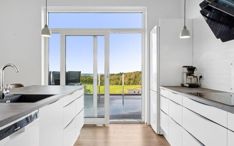 Ann - 1.3Km from the Sea: Køkken, Countertop, Gulvbelægning, Køkken Apparat, Etage, Indretning, Træ, Møbel, Trægulve, Cabinetry