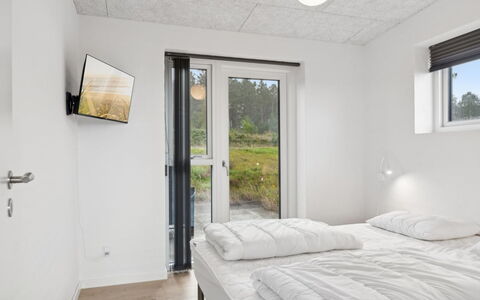 Ann - 1.3Km from the Sea: Væg, Træ, Loft, Indretning, Soveværelse, Hjem, Seng, Værelse, Lejlighed, Bed Frame