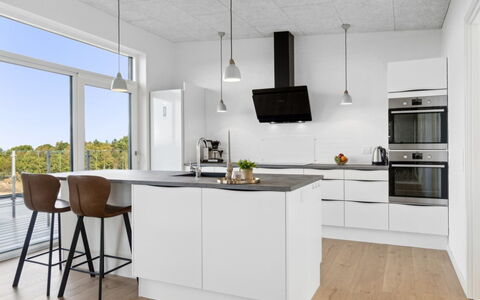Ann - 1.3Km from the Sea: Køkken, Countertop, Møbel, Køkken Apparat, Gulvbelægning, Indretning, Etage, Cabinetry, Træ, Større Bandage