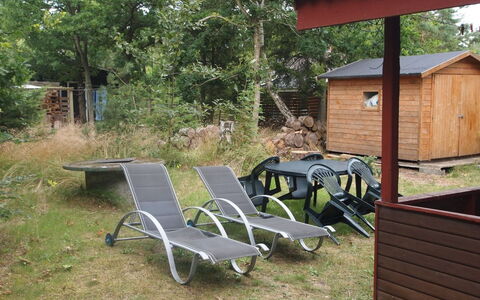 Friis - 100M from the Sea: Træ, Møbel, Udendørs Møbler, Have, Backyard, Stol, Gård, Udendørs Bord, Lawn, Skygge