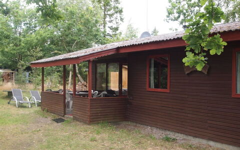 Friis - 100M from the Sea: Møbel, Indretning, Gulvbelægning, Etage, Loft, Værelse, Stol, Bord, Lejlighed, Køkken & Spisebord