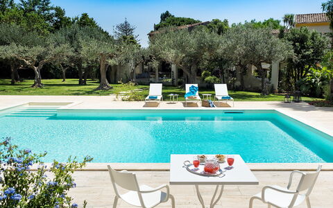 Casa Fiore - Salemi, Sicilia: Vand, Plante, Møbel, Ejendom, Svømmepøl, Himmel, Grøn, Azure, Rektangel, Træ