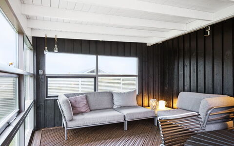 Svante - 600M from the Sea: Loft, Gulvbelægning, Indretning, Etage, Kompositmateriale, Møbel, Udvej, Hotel, Design, Dagslys