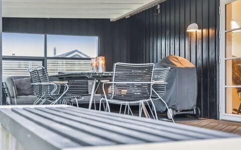 Svante - 600M from the Sea: Loft, Gulvbelægning, Indretning, Etage, Kompositmateriale, Møbel, Udvej, Hotel, Design, Dagslys