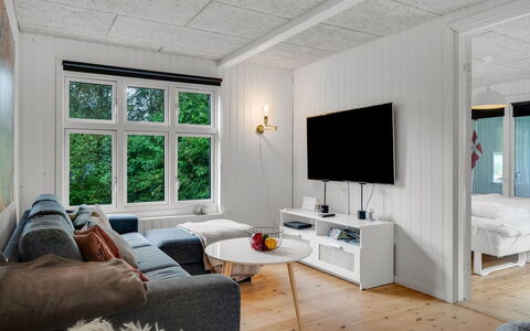 Elisa - 600M from the Sea: Indretning, Møbel, Gulvbelægning, Træ, Loft, Etage, Stue, Couch, Værelse, Hjem