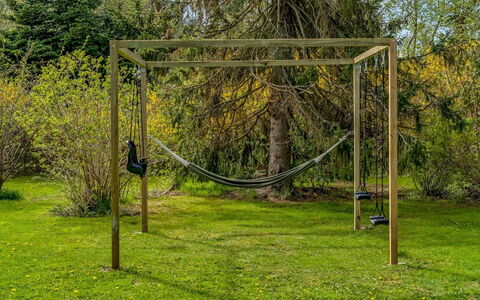 Elisa - 600M from the Sea: Græs, Svinge, Land Lot, Have, Skygge, Lawn, Parkere, Woodland, Landscaping