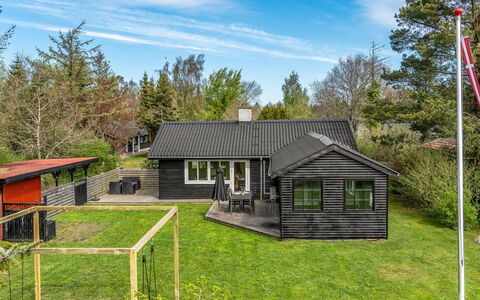 Elisa - 600M from the Sea: Hus, Tag, Sommerhus, Garden Bygninger, Have, Sidespor, Lawn, Backyard, Stuehus, Gård