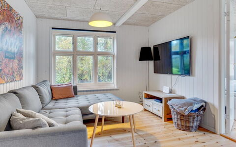 Elisa - 600M from the Sea: Møbel, Indretning, Gulvbelægning, Væg, Etage, Couch, Træ, Stue, Loft, Hjem