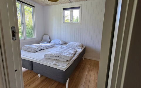 Elisa - 600M from the Sea: Træ, Soveværelse, Etage, Gulvbelægning, Seng, Bed Frame, Hjem, Sengetøj, Sengetøj, Værelse