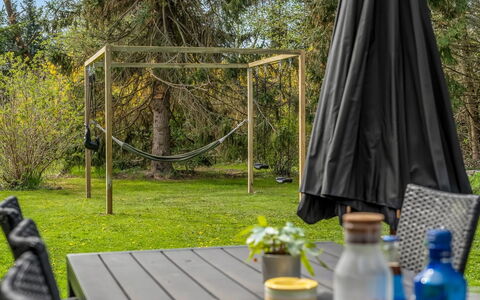Elisa - 600M from the Sea: Have, Skygge, Sollys, Lawn, Backyard, Parkere, Gård, Udendørs Møbler, Landscaping, Woodland