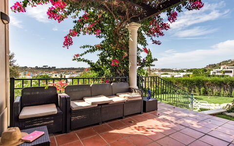 Amendoeiras V6 - Vip Properties: Himmel, Plante, Ejendom, Sky, Blomst, Natur, Skygge, Bygning, Udendørs Møbler, Træ