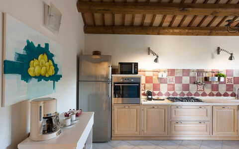 Mirabilia - Tangi, Sicilia: Cabinetry, Ejendom, Countertop, Håndvask, Husholdningsapparat, Køkken Apparat, Indretning, Køkken, Træ, Køkkenvask